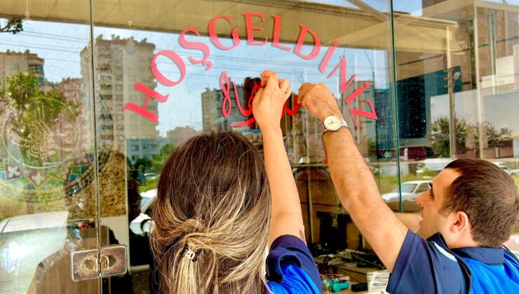 Mezitli Belediyesi Türkçe harf kullanılmayan tabelaları kaldırdı